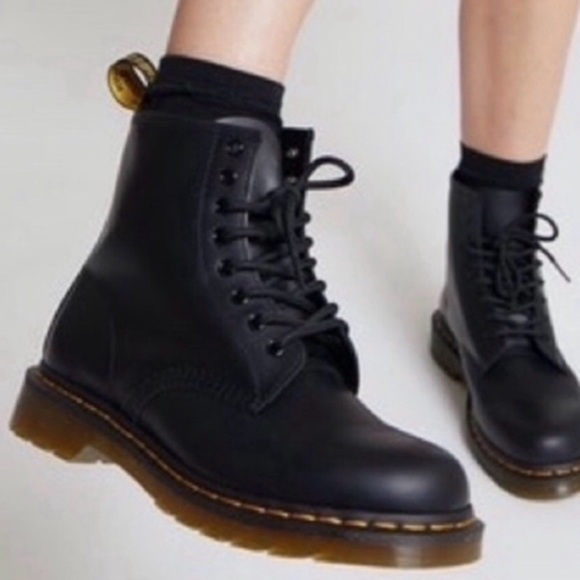 Dr Martens 1460 black leather boot w/canary yellow stitching/air ware sole. Sz 8 - Picture 4 of 11